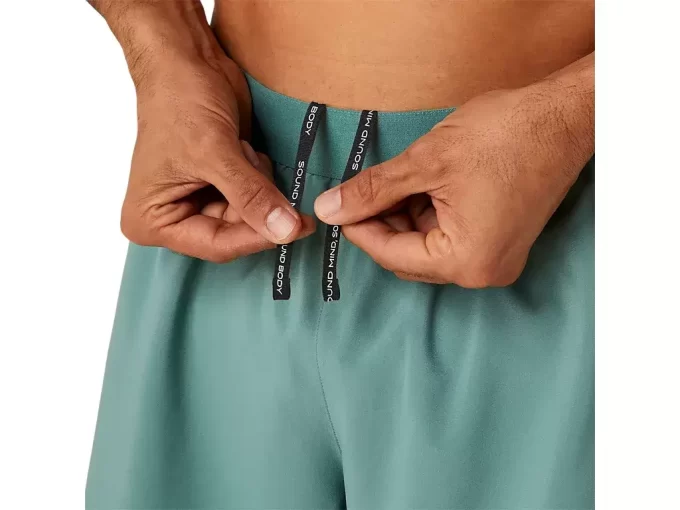 HERREN-STRASSEN-SHORTS 2-N-1 5IN
